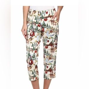 Loudmouth Women’s Size 8 Flat-front Capris golf pants. North Pole, Santa Claus